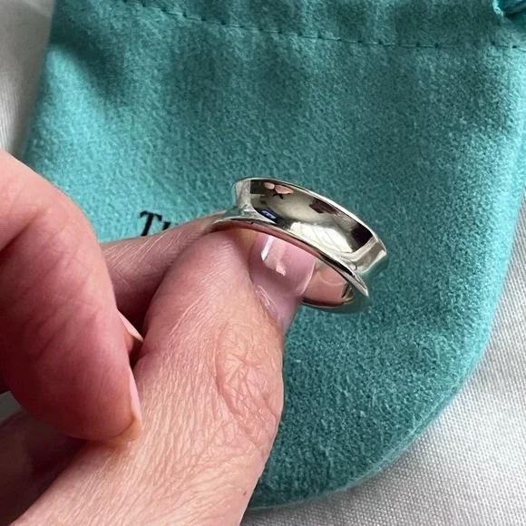 Tiffany 1837® Ring in Silver, Medium width - Picture 10 of 13